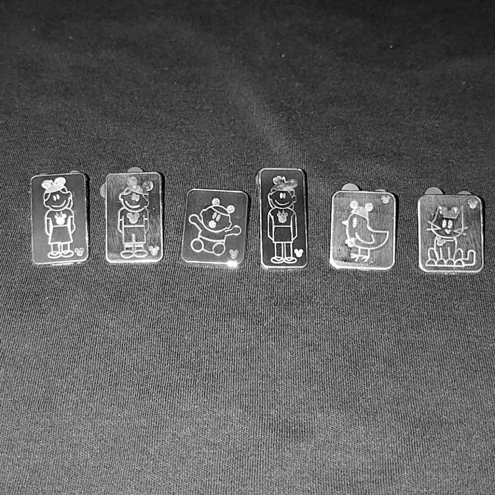 LOT OF 6 HIDDEN MICKEY "Family" TRADING PINS